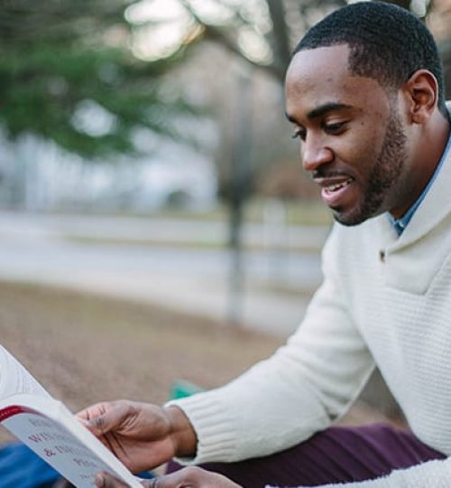 MenReadingWomen